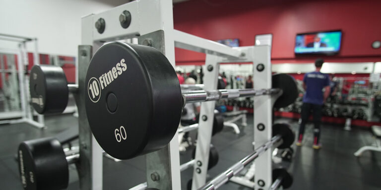 pesas en el club de Conway