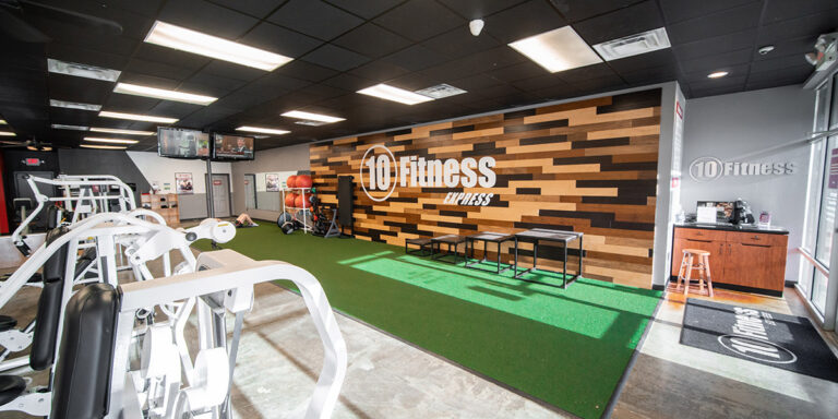 entrada al club West Conway 10 Fitness