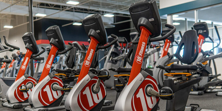 máquinas de ejercicio en el club de Paragould