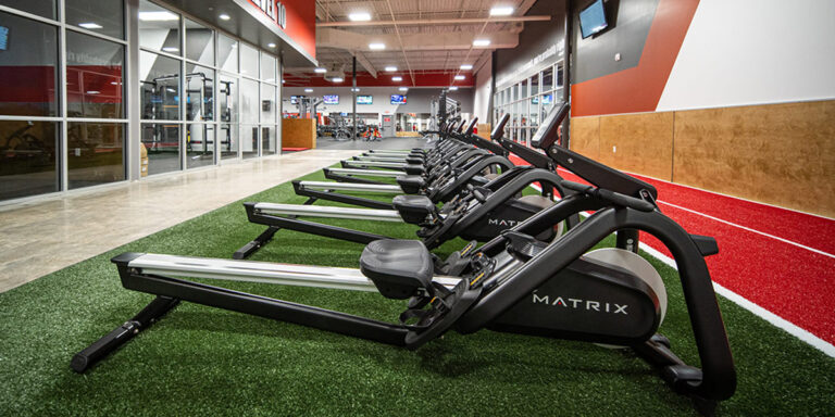 máquinas de ejercicio en el club de Paragould