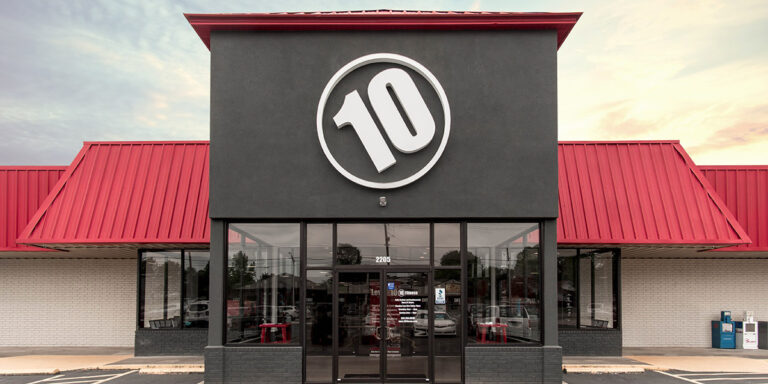 exterior photo of the 10 Fitness Searcy club