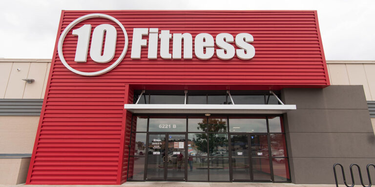Foto exterior del edificio del club 10 Fitness University