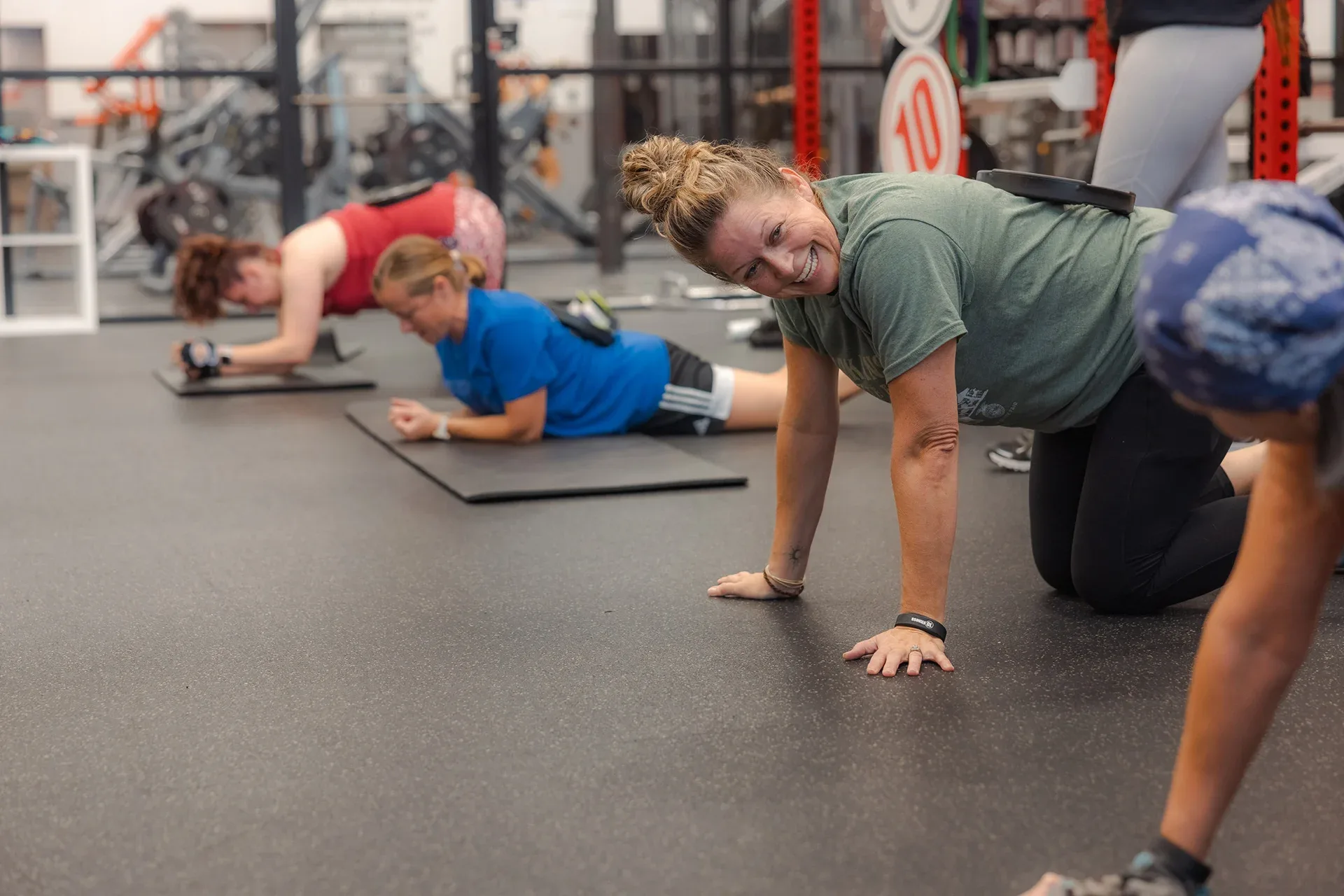Woman preparing to begin a strength training workout at a 10 Fitness gym
