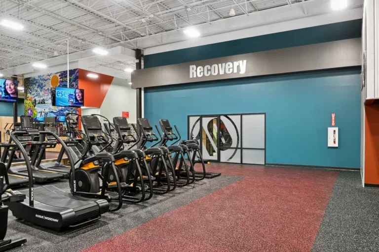 Recovery area with cardio equipment at 10 Fitness Bowman